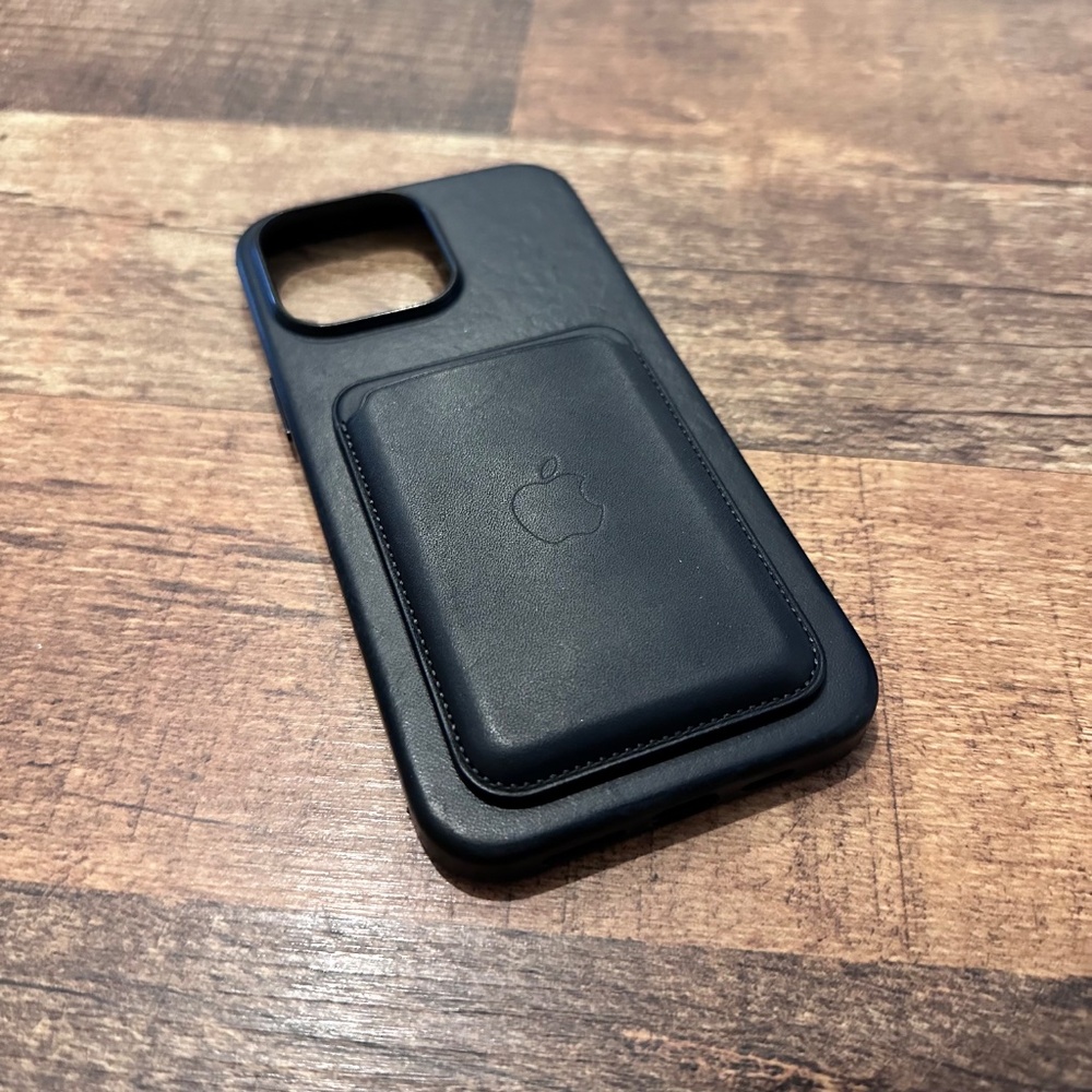 Apple IPhone wallet  and phone case with MagSafe 14 pro Max